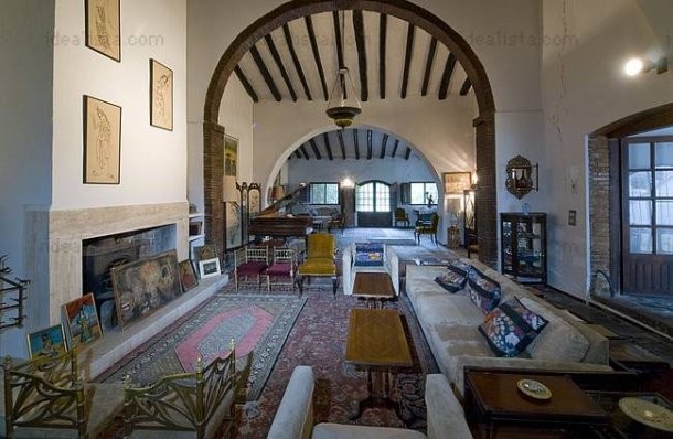 ¿Quién vive ahí? Masía del siglo xvii que salió en tv, a la venta en idealista.com