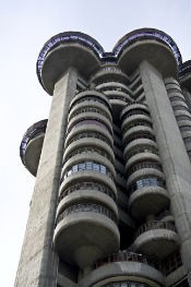 Viviendas en torres blancas
