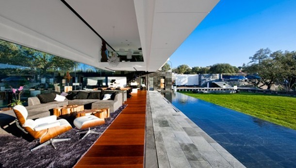 Vivienda con jardín integrado en el salón en ciudalcampo (Madrid)