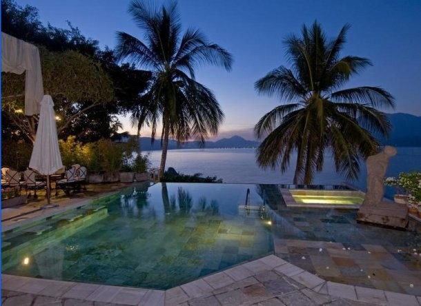 Aires marroquíes en una villa con vistas al océano pacífico en México