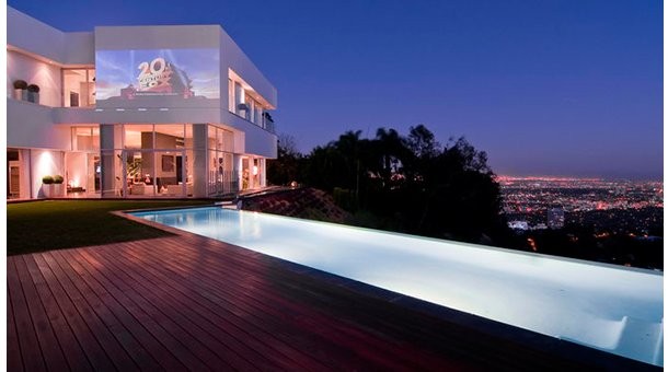 Villa de diseño con cine en el jardín en los ángeles (california)