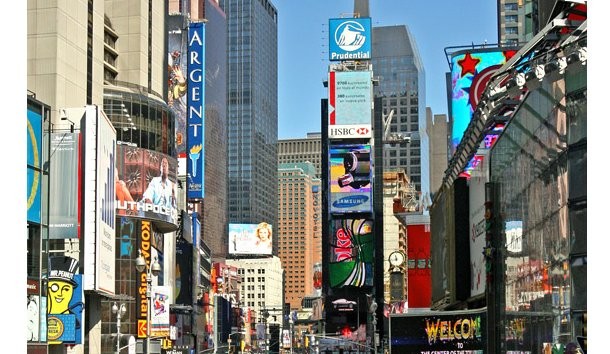 vista de la torre de times square Paramount compra parte de ‘times square tower’, la mayor compraventa del año en eeuu
