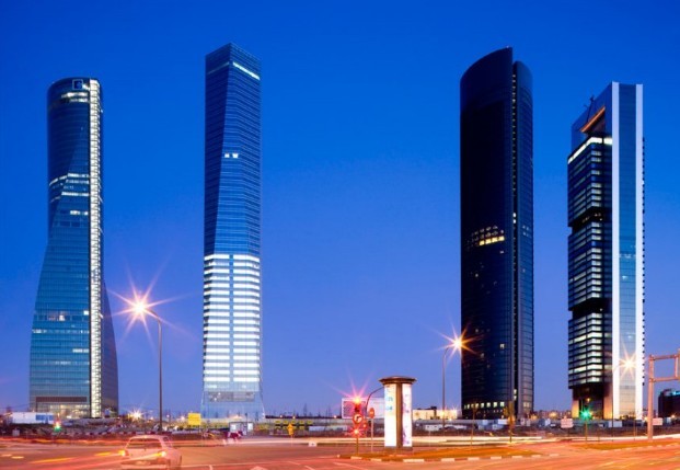 Las oficinas de torre de cristal encuentran en thyssenkrupp su sexto inquilino