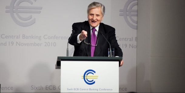 Trichet mantiene los tipos pero deja la puerta abierta a más subidas en julio