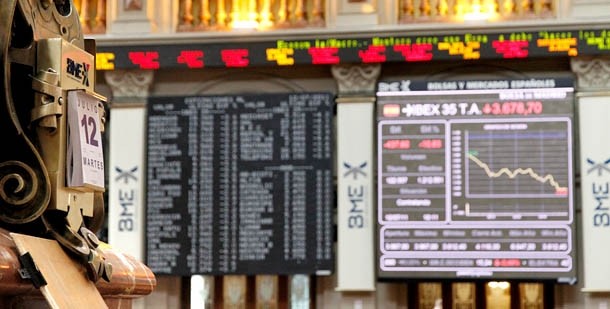 El ibex 35 cae otro 4% y la prima de riesgo española salta a los 375 puntos