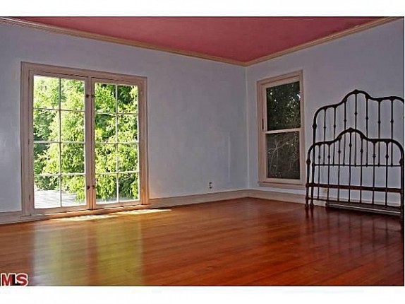 La banca concede hipotecas tres veces más caras para viviendas que no comercializa