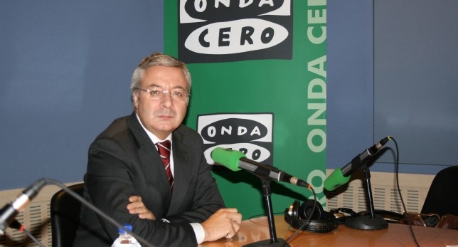 Blanco dice que hay que moderar los salarios para bajar el paro