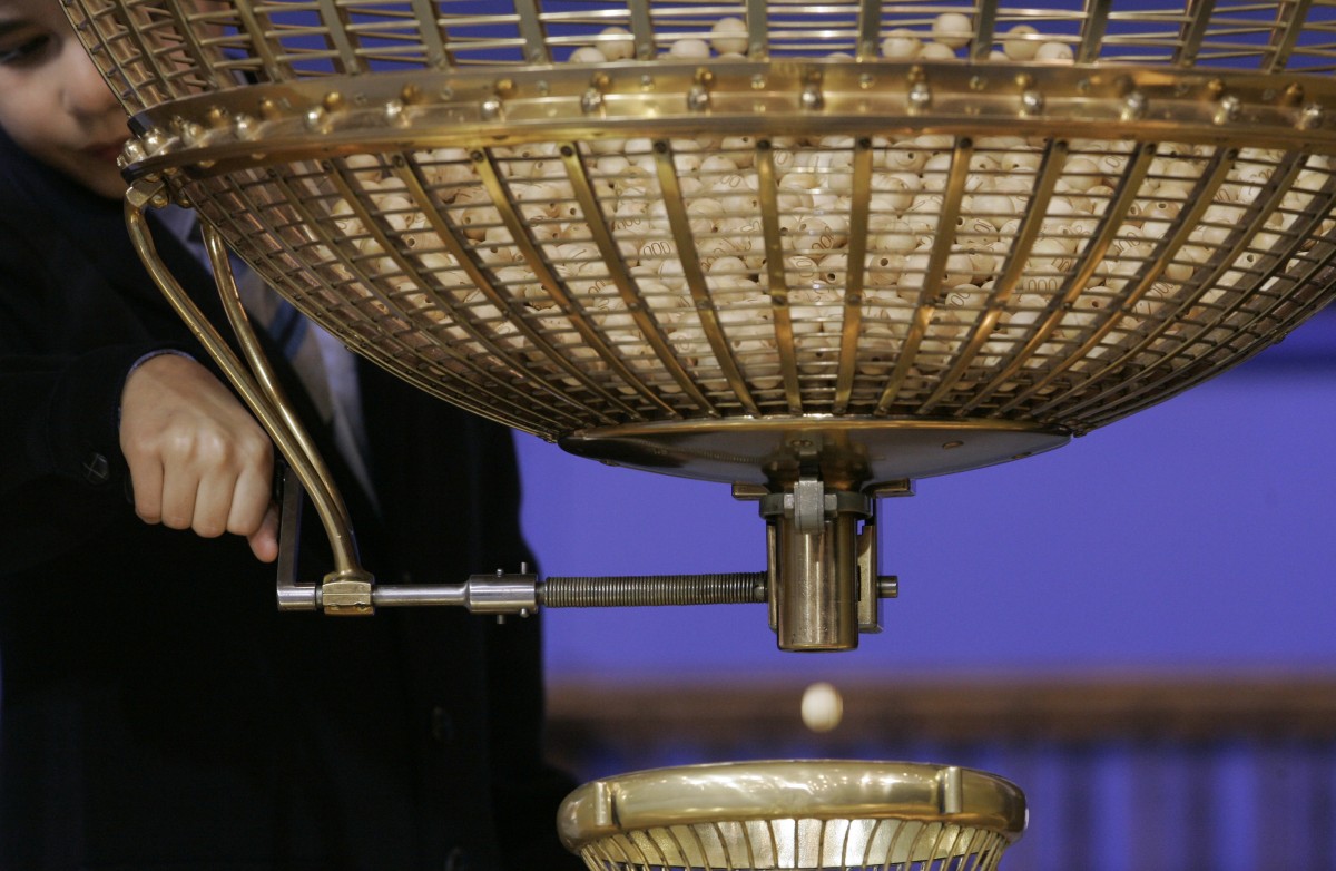 El freno en la venta de loterías y apuestas del estado deja un agujero de 7.000 millones que se rellenará con más deuda