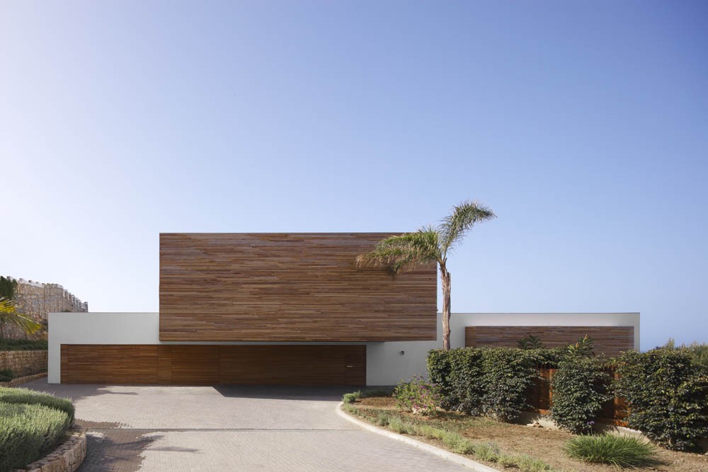 Pure-White-House-00_0