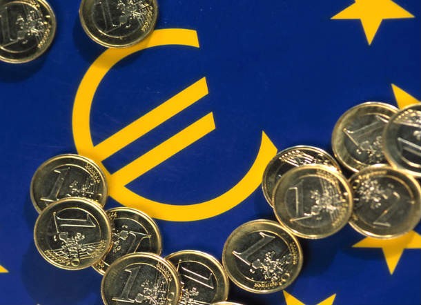 el euro cumple 10 años Especial 10 años del euro: ¿Cuánto ha subido la vivienda? ¿Y los alimentos? ¿Y los salarios?