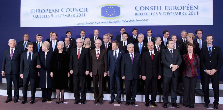 Las 50 fotos que resumen las 24 horas decisivas del euro