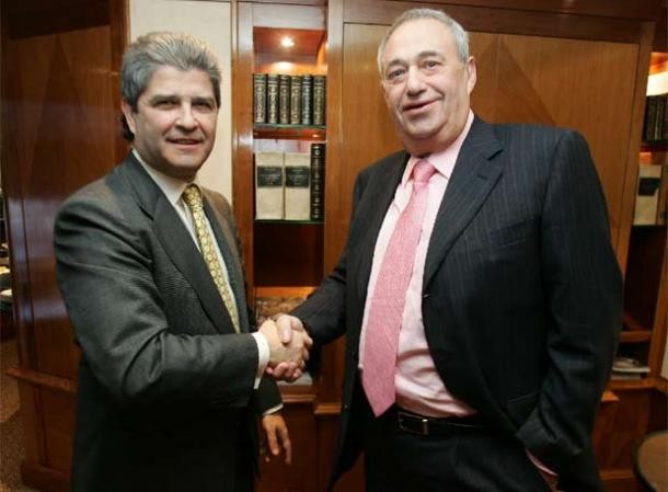 Martín a jove: "o me das 200 millones o te pongo una demanda"