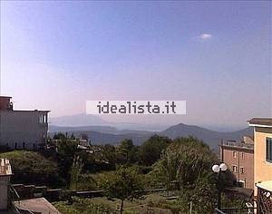 Un parlamentario italiano puede comprar una casa 10 veces más cara que la de un italiano medio