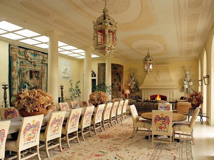 the-dining-room-could-host-a-banquet_0