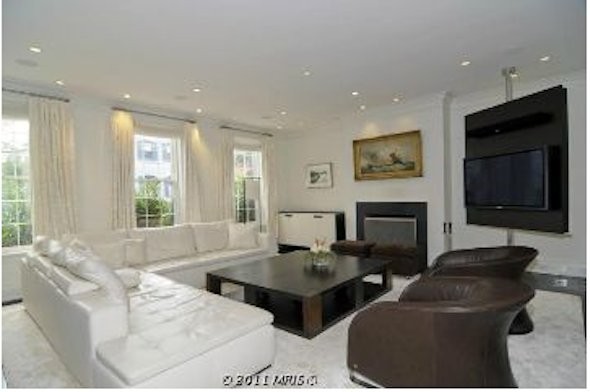 theres-a-lovely-living-room_0