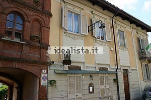 Un parlamentario italiano puede comprar una casa 10 veces más cara que la de un italiano medio