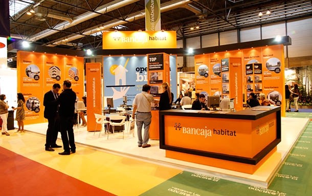 La banca suma 140.000 viviendas, la mitad proceden de embargos