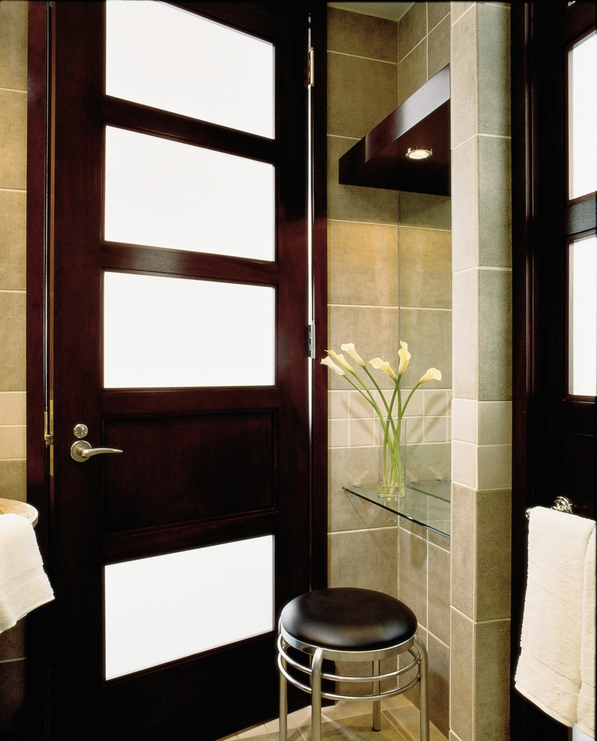 Library_Hotel_Vanity