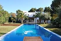 Las casas con jacuzzi más bonitas para alquilar este verano en España, Italia y Portugal (fotos)