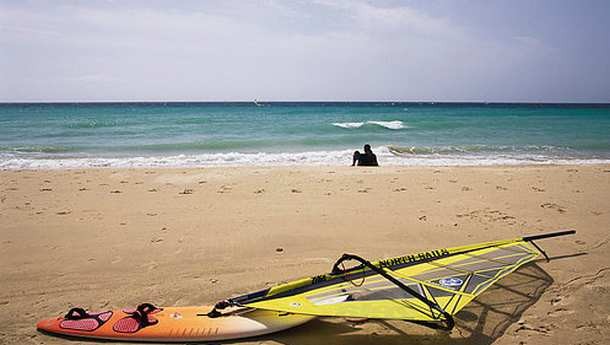 Tarifa aprueba urbanizar 70 hectáreas en la playa virgen de valdevaqueros