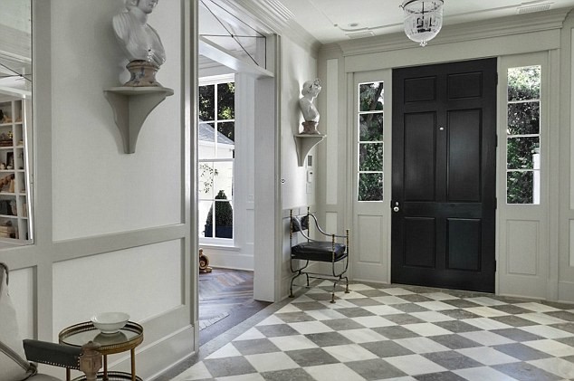 Gwyneth_Paltrow_y_Chris_Martin__casa_06_0