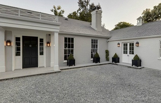 Gwyneth_Paltrow_y_Chris_Martin__casa_07_0