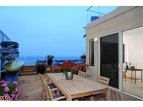 Jim-Carrey-front-deck1_0