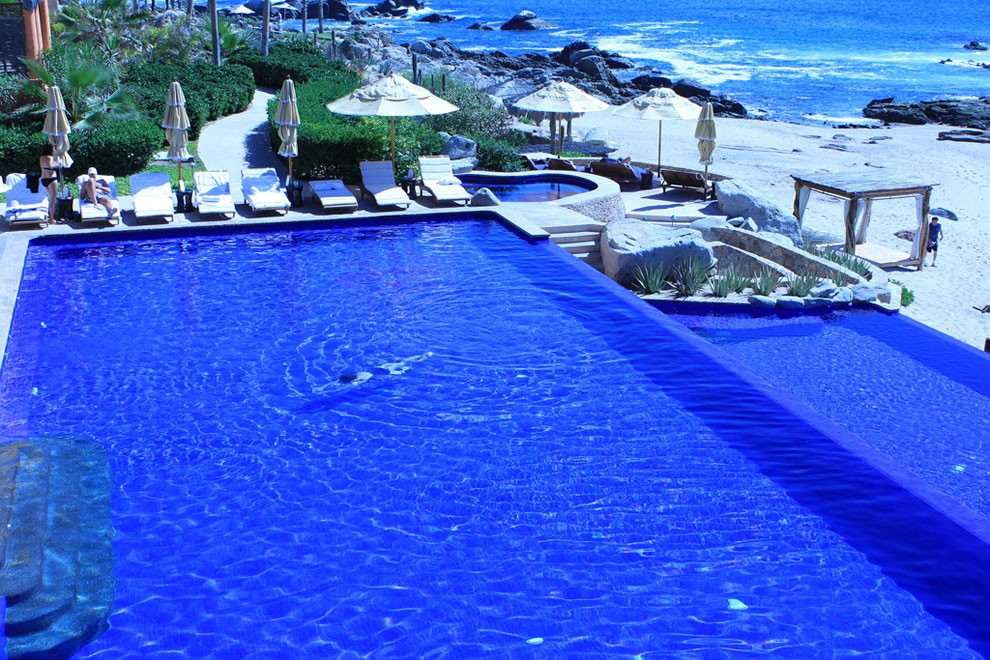 Infinity-Pool-on-the-Hotel-Side-of-Esperanza-