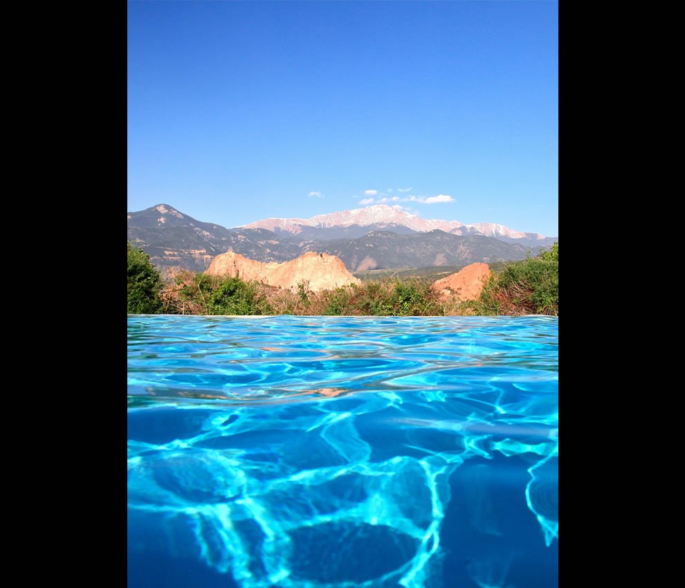 Infinity-pool-at-the-Garden-of-the-Gods-Club-Crawlstroke-to-Pikes-Peak-