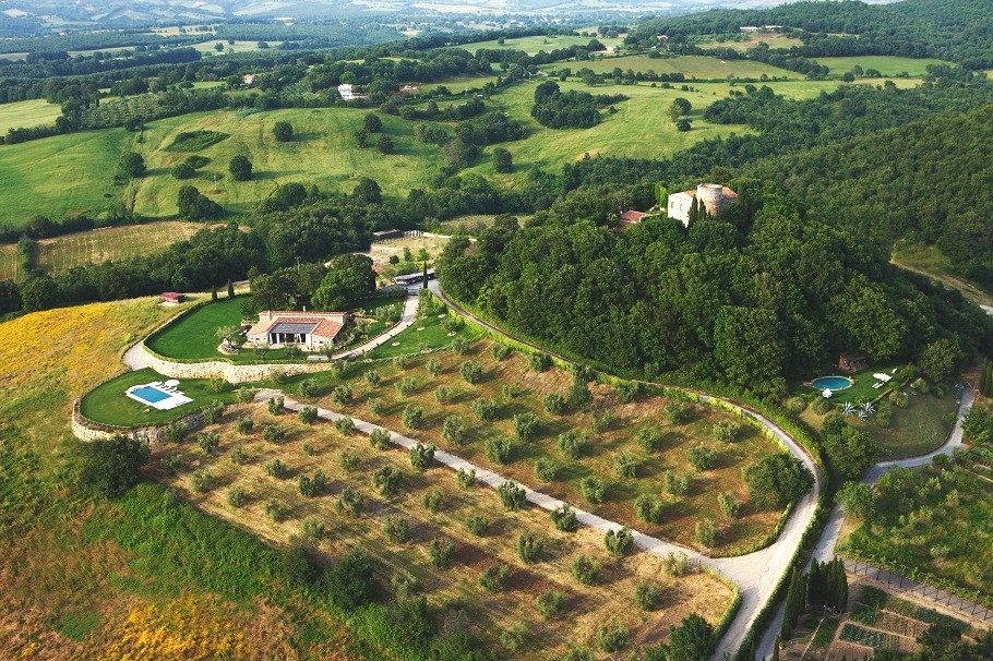 Luxury-Italian-Castle-Tuscany-03