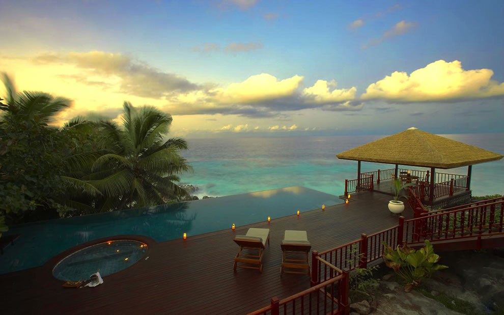 Mansion-Design-modern-infinity-pool