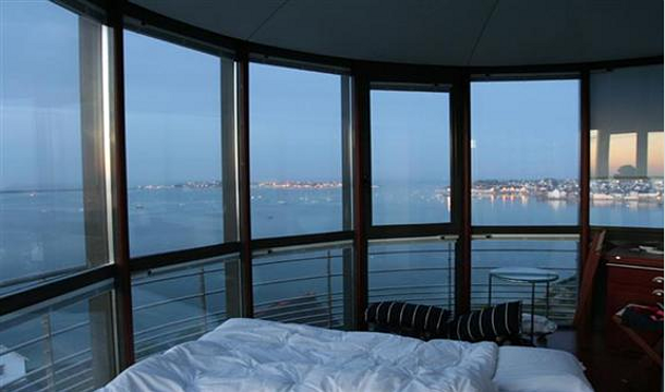 Hoteles con encanto: la experiencia única de dormir en un faro en la bretaña francesa