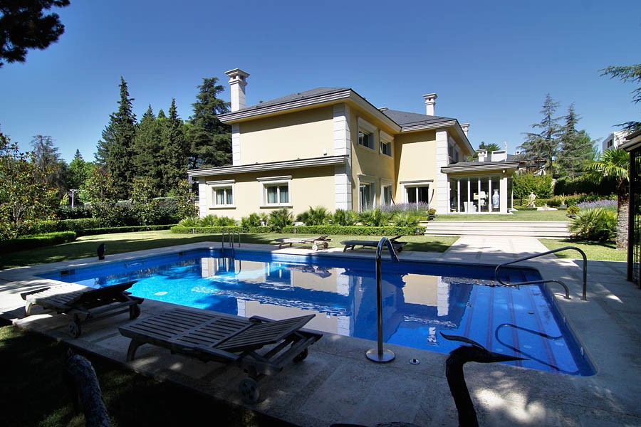 Un palacete en la urbanización de la florida irrumpe en el top 10 de viviendas en venta de Madrid (fotos)