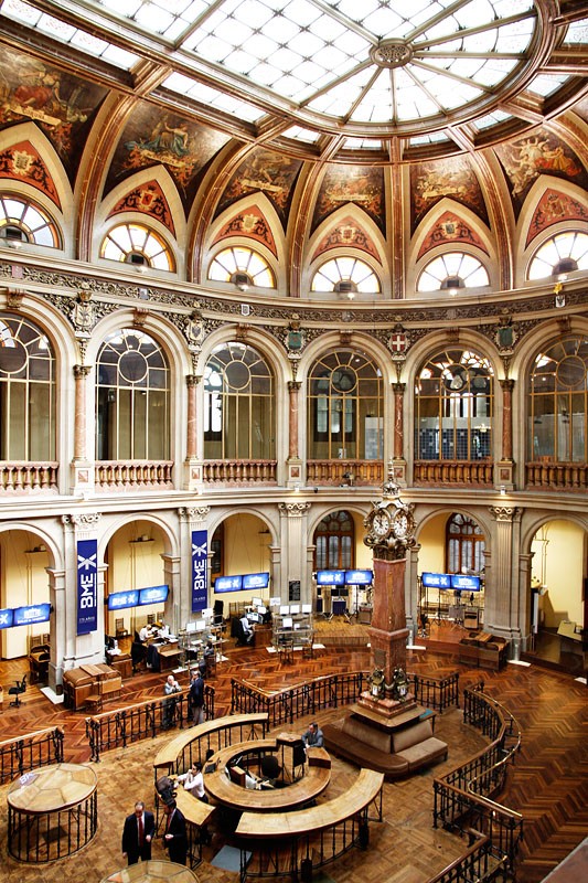 La bolsa salva otra bola de rescate al reducir las pérdidas tras la prohibición de las ventas a corto