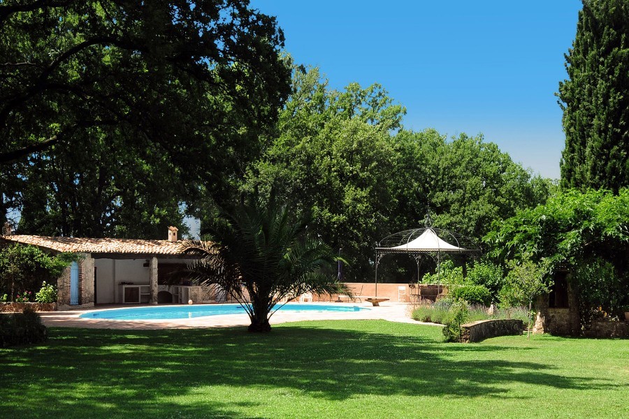 800x600_pool-and-gardenl