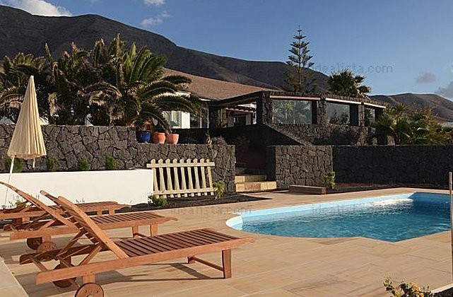Zapatero busca una casa en famara (lanzarote)