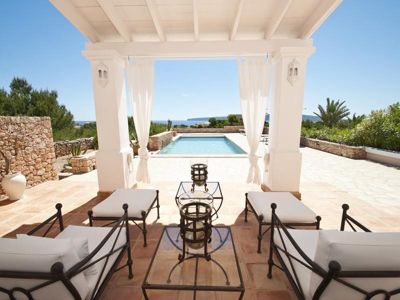 Casa de ensueño: villa con jardín mediterráneo y vistas al mar en formentera