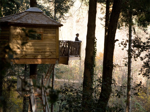hotel canabes als arbres Hoteles con encanto: cabañas colgadas en los árboles para disfrutar a vista de pájaro