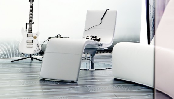 nhow_suite_bedroom_guitar_med