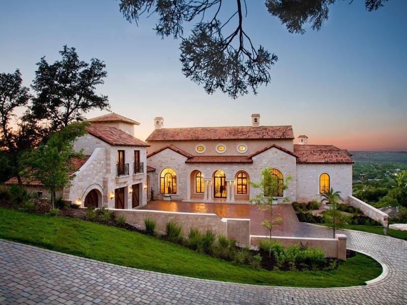 illion-austin-tx-estate-was-built-honoring-the-old-ways-while-embracing-new-and-improved-green-b