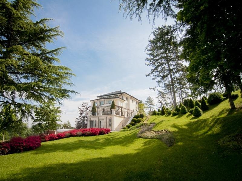 live-eco-friendly-in-this-188-million-home-on-1235-acres-in-fortunago-italy
