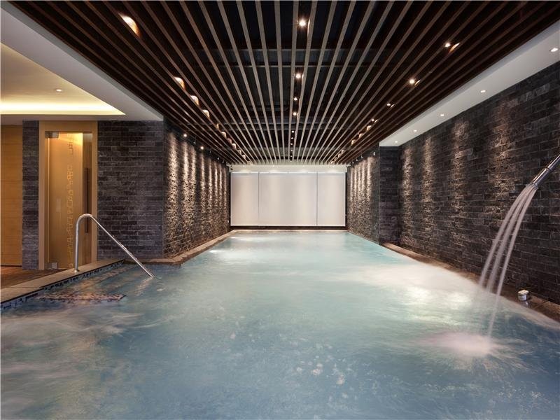 the-18400-square-foot-home-has-16-bedrooms-12-bathrooms-and-this-gigantic-pool