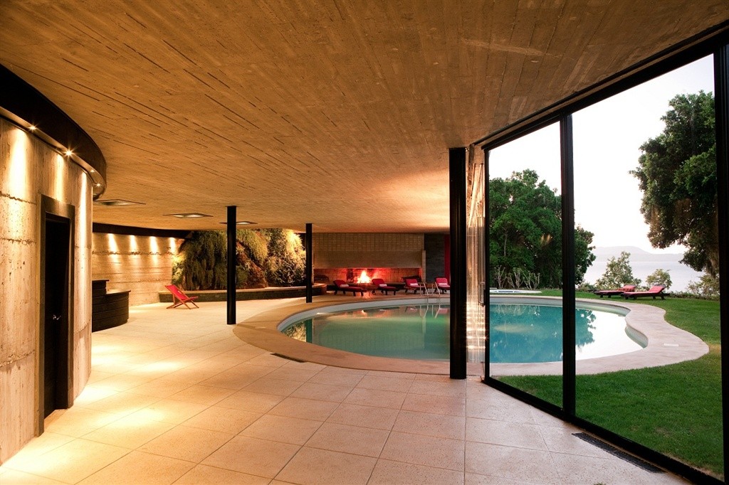 3-spa-antumaco-pool-lake-view.jpg.1024x0