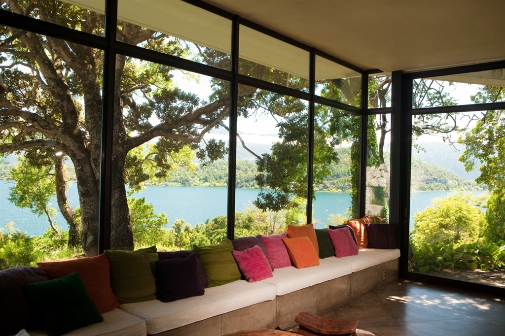 44-sofa-living-room-lake-view.jpg.1024x0
