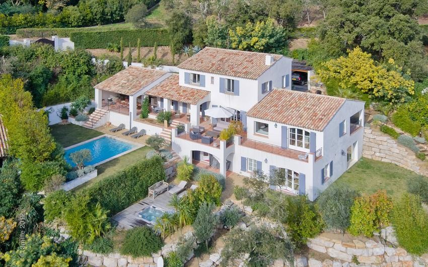 Casas de ensueño: un refugio escondido frente al mar en Francia