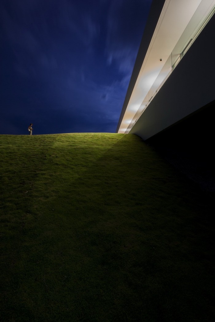 21-Building-by-night-700x1050