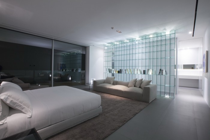 3-Modern-bedroom-700x466