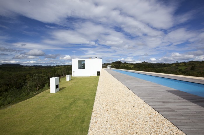 34-Pool-deck-700x466