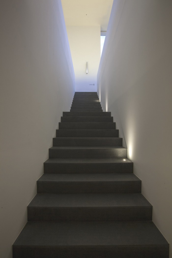 37-Modern-staircase-700x1050