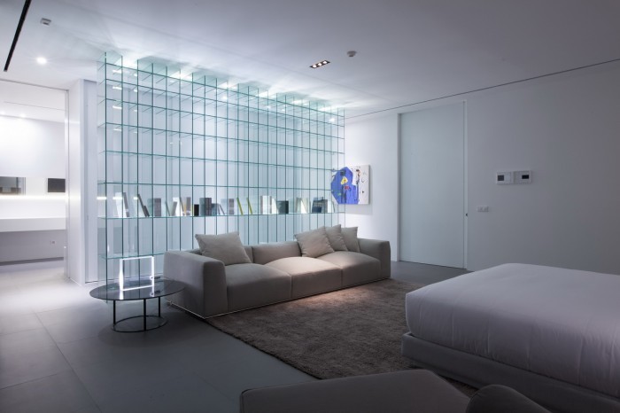 40-Glass-shelving-700x466